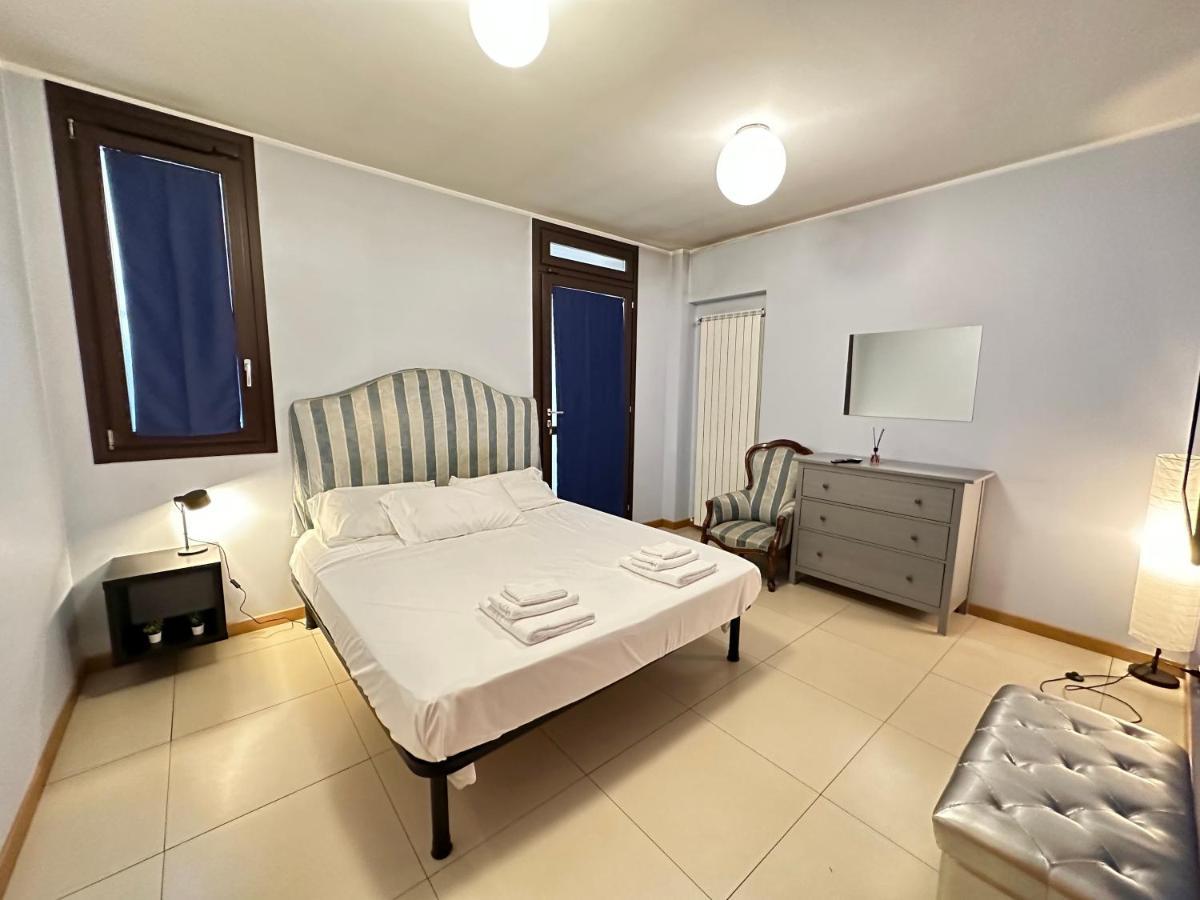 Beautiful Loft Near The Station Apartment *